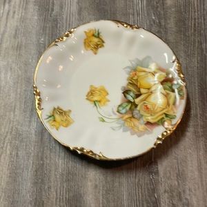 White glass plate with yellow roses